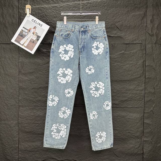 denim Tears 2025新款限定宝石镶嵌木棉花情侣款水洗牛仔裤 高版本高版本 顶级天花板品质 不同水洗质感的款式 对腿细腿粗人士十分友好 直筒的版型十分