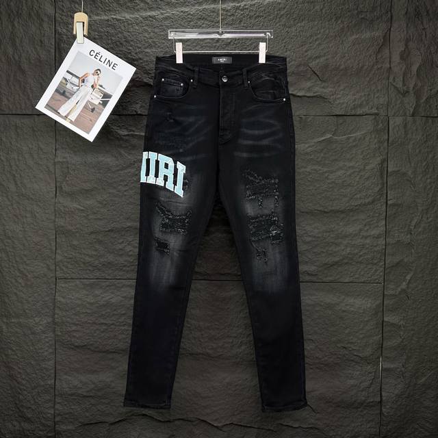 amiri 2025新款限定磨破贴布刺绣字母Logo情侣款水洗弹力牛仔裤 高版本高版本 顶级天花板品质 不同水洗质感的款式 对腿细腿粗人士十分友好 直筒修身的版
