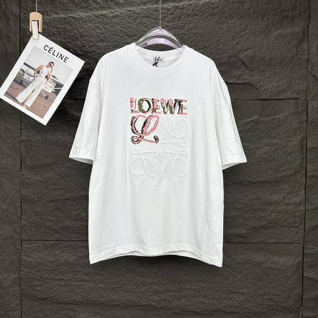 罗意威2025新款胸前刺绣字母Logo情侣款短袖T恤 高版本高版本 原版面料 数码直喷印花工艺 网红明星同款 高版本 高 品质 面料采用300克纯棉面料 手感超