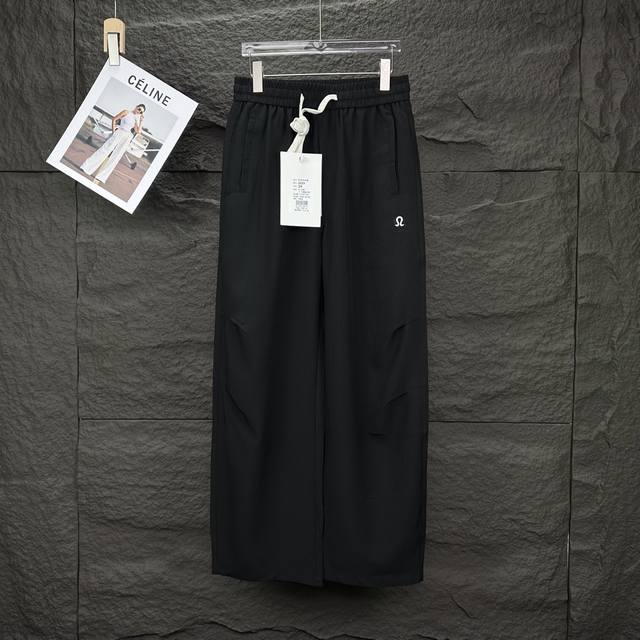 lululemon露露2025新款纯色简约刺绣Logo情侣款宽松直筒速干裤 高版本高版本 面料 62.3%绵 37.7%聚酯纤维材质 简约宽松版型搭配刺绣小字母