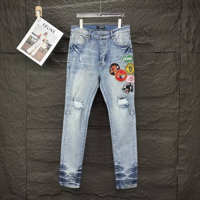 amiri 2025新款泼墨破洞刺绣徽章字母情侣款水洗弹力牛仔裤 高版本高版本 顶级天花板品质 不同水洗质感的款式 对腿细腿粗人士十分友好 直筒修身的版型十分修