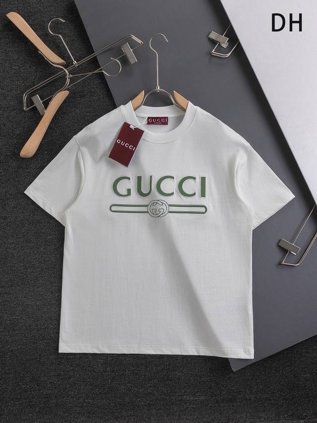 Gucci 古驰 酷奇 Gucci 微宽版型 S-Xl 25Ss Gucci 独家定制 专柜同款 胸前简约双色字母刺绣Logo显得更加靓丽精美工艺圆领款 独家定