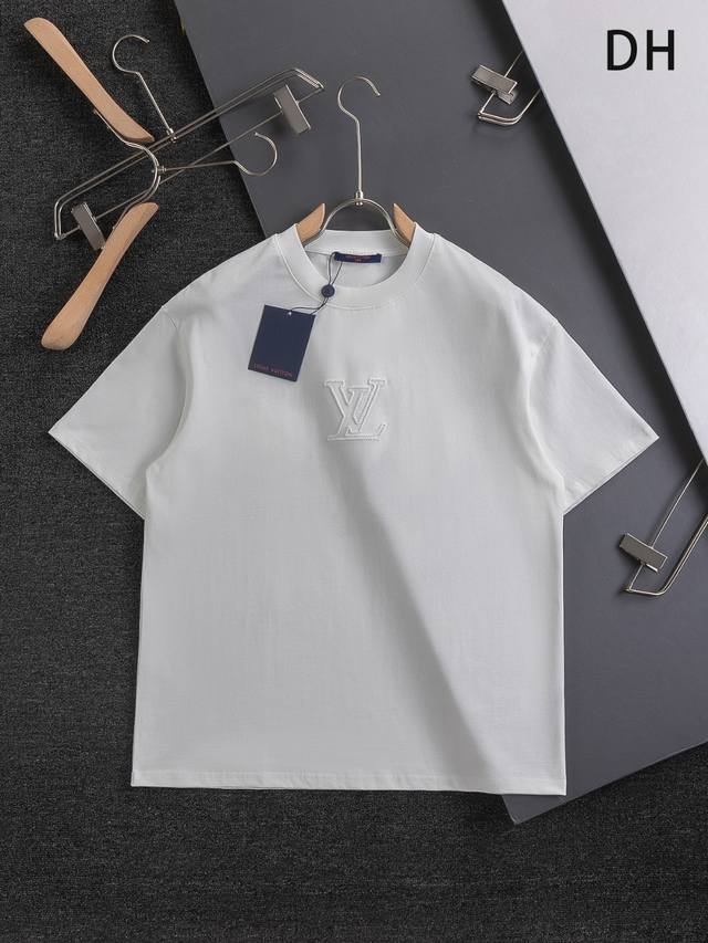 Louis Vuitton 路易威登 1V 驴家 微宽版型S-Xl 25Ss Lv 新品专柜走秀款 胸前镂空简约字母 后幅四叶草贴布字母刺绣Logo 男女同款