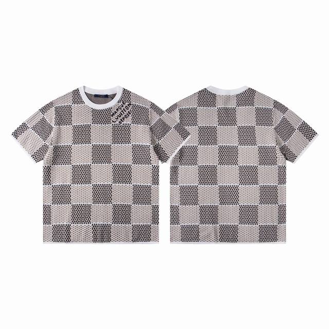 款号 Y146 louis Vuitton 路易威登提花款 采用新疆棉32支精梳棉 独特得提花凹凸鲜明 真的特别棒 随便搭什么都时尚感倍佳 做工细节方面与官网1