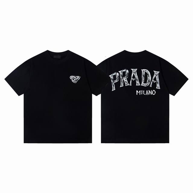 款号 Y169 普拉达prada经典小标后背大字母Logo印花短袖T恤 正儿八经280克纯棉双砂面料 所有面料均已提前做过缩水 品质第一 所见即所得 不会洗一次