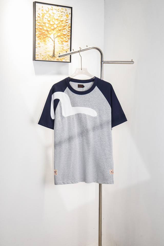 款号 Y158 evisu2025新款福神海鸥拼接短袖T恤 爆款海鸥出货 这件T恤剪裁宽松版形 大牌面料 纯棉260克双纱面料拼接 春夏最新砖柜同步 男女同款