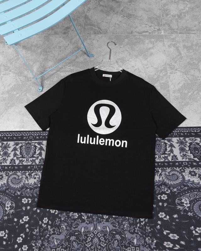 款F02 Lulu lululemon Lulu 2025Ss新款超大热高科技夜光印花纯棉T恤 大Logo字母Os廓形宽松版型重磅纯棉短袖 简单百搭 无论内搭外