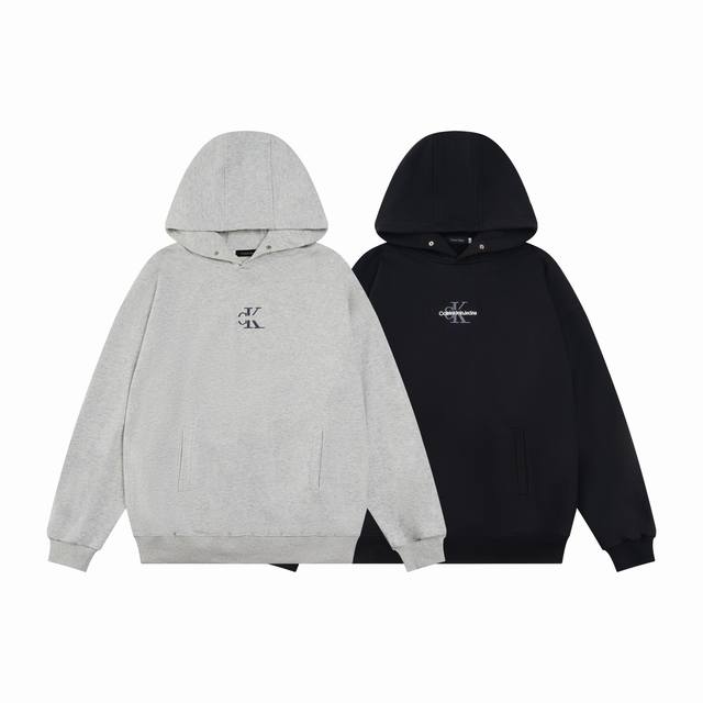 款M Ck连帽卫衣130 calvin Klein Jeans Ck小标字母连帽卫衣 跟着爆款学穿搭 上身效果太炸裂 版型设计不用担心 随意穿搭都好看 不要一味