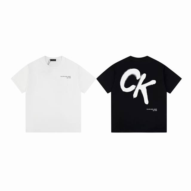 款M224 Ck后背涂鸦 Calvin Kleinck 男女情侣休闲圆领后背涂鸦短袖T恤 莱卡面料质感非常细腻 手感柔软平滑 弹性最好 穿着舒适 体贴合身 现货