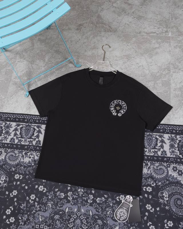 款D01 克罗心 高品质 Chrome Hearts 克罗心 2025春夏最新基础短袖T恤 喷马溜 重工贴布绣洗水 潮流感十足定染纯棉面料320克 Os版型 颜