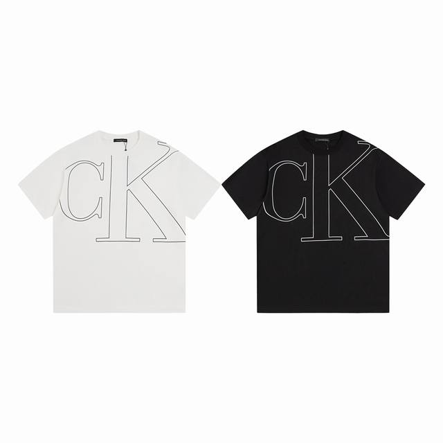 款M352 Ck ck大标印花圆领短袖 calvin Klein专柜同步T 面料采用32支双纱260高克重纯棉面料 进口机器白墨直喷印工艺 满满的高级质感 穿起