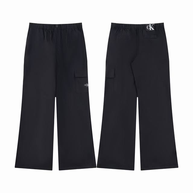 款M817 Ck calvin Kleinck 情侣工装裤 多口袋的工装风格,硬朗帅气 细腻挺括有质感 侧口袋经典元素象征 而且是经典高端系列的限量皮标铭牌 本