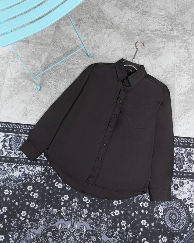 款M32 巴黎胶带衬衫 balenciaga 巴黎世家后背经典黄胶带字母印花长袖衬衣衬衫 采用数码直喷 涂鸦泼墨印花效果更好更呈现立体感 半成品手工定位拼接衣服
