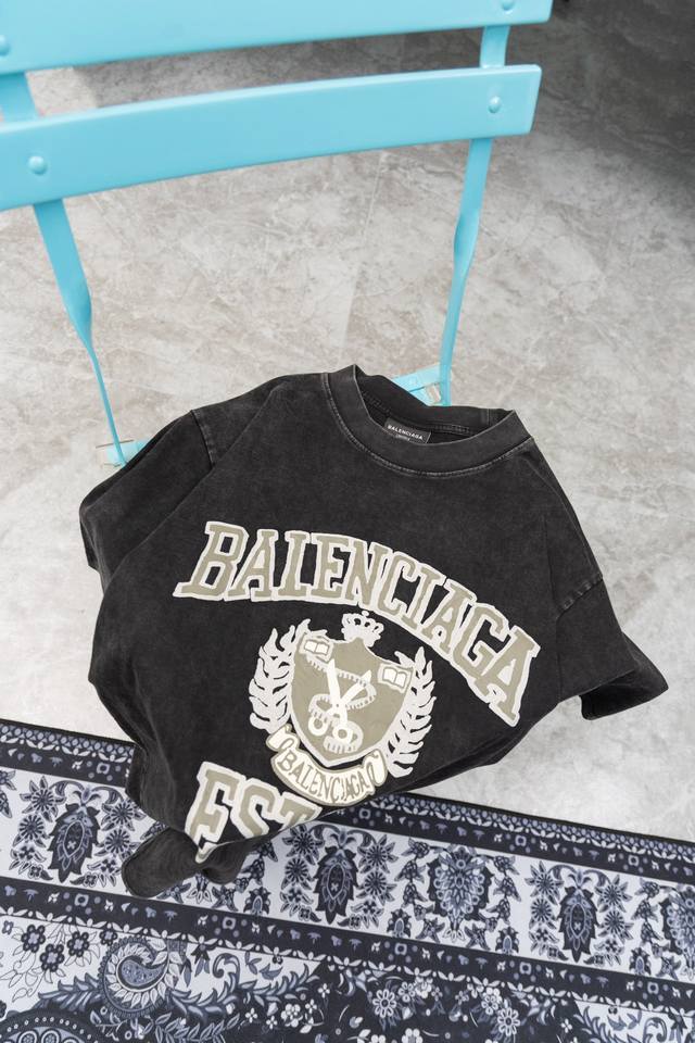 款M131 巴黎麦穗水洗 balenciaga巴黎.24春季新款 皇冠麦穗剪刀发泡印花工艺.成衣做旧洗水短袖T恤.砖柜同步.面料采用巴黎Zp定织定染全棉双纱紧密