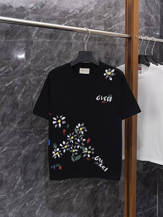 款号J31 Gucci 古驰印花圆领短袖T恤 1:1对版面料280克毛圈高克重百分百纯棉 提前做过预缩水1 1双纱洗一辈子都不会变形的 男女同款 官网细节 字母