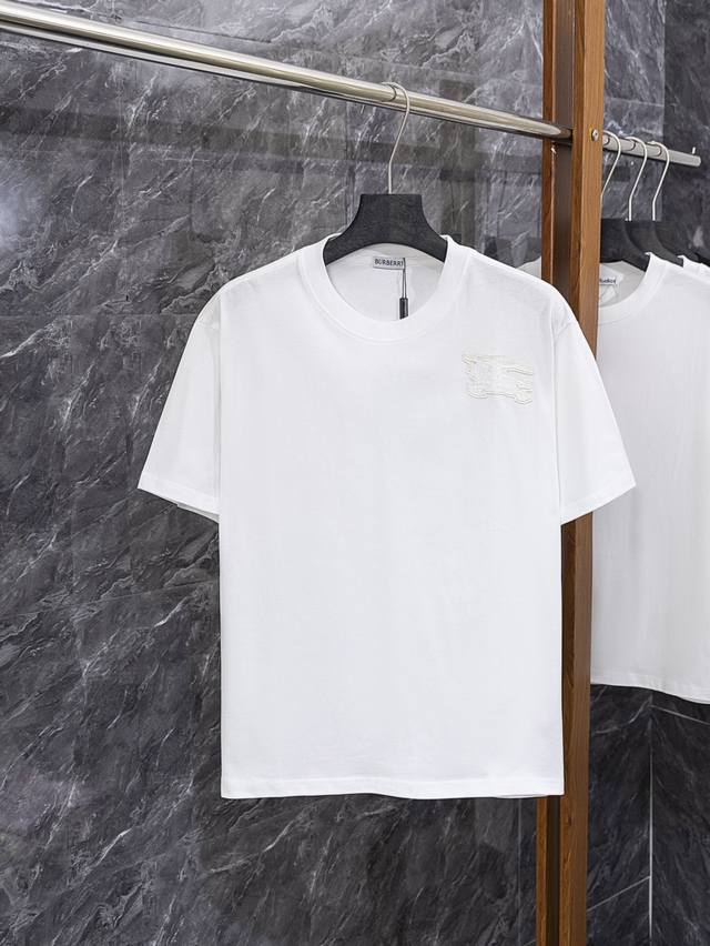 款号J06 25Ssburberry 巴宝莉战马贴布绣 原版1:1 logo标识精致升级 灵感源自八十年代复古 原版面料 官方同款 短袖T恤 定制280克32支
