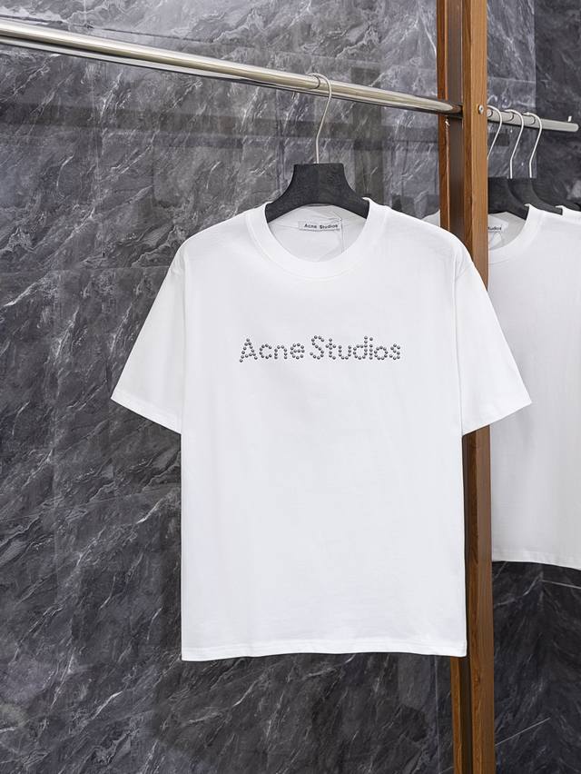 款号J05 acne 25Ss新款铆钉短袖T恤 字母铆钉工艺 辨识度超高的一件 时尚达人必入 男女同款 颜色黑色白色藏青色 尺码S-Xl