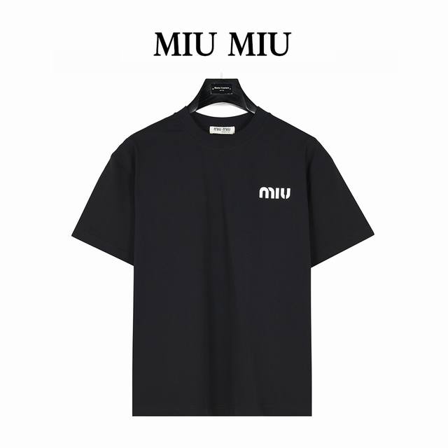 miumiu 缪缪 25Ss 字母Logo发泡印花短袖T恤 面料采用高克重280G重精梳棉 定制1:1螺纹 专柜级别精致车线 做工精细 面料舒适亲肤无异感 定制