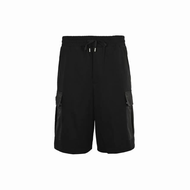 prada 普拉达 25Ss 侧尼龙口袋三角标棉质短裤 面料采用高克重罗马布 舒适度高且透气 档上假门襟 买原版才捕捉到的细节 两侧有工字贴袋 口袋面料是再生尼