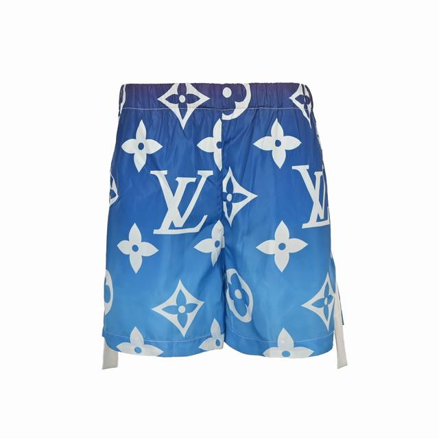 louis Vuitton 路易威登 老花渐变蓝织带短裤 最新款 今年的渐变比去年的海军蓝好看得多了 上身自然不用说 非常好看 面料实用 150D纶面料做数码分