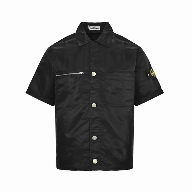 stone Island 石头岛 指南针袖标短袖衬衫 原版面料 网红明星同款高级尼龙面料 宽松简约设计 很高档 很有范儿 面料手感非常舒服 超级百搭好看的一款外