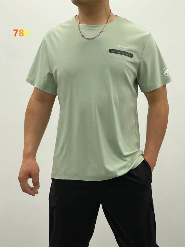 新款上新 实拍图 高品质 mammut 猛犸象新款冰丝压胶透气印花短袖T恤 采用锦纶冰丝面料 精品珠地冰丝速干 不褪色不变形不缩水手感超级柔软 超适合夏天 柔软