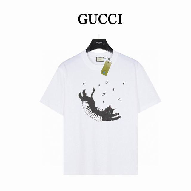 gucci 琴键猫咪 短袖T恤 款号:Gg06 白色 240克重磅小落肩100%棉T恤 Os版型 宽松有型好搭配 采用精梳紧密赛络工艺 面料更耐磨 袖口以及下摆