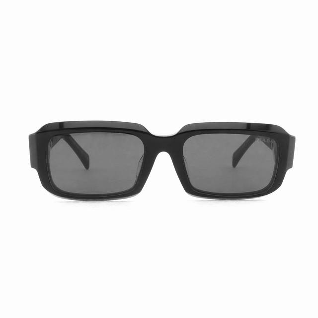 prada 普拉达不规则太阳眼镜 黑色 pr27Zsf prada普拉达pr27Zsf眼镜系列堪称精湛制作 彰显独特个性 经典版材款式 万众瞩目的顶级货~前后经