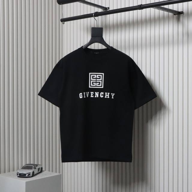 Givenchy 纪梵希 25Ss 镂空四宫格短袖T恤面料采用定制240G 26支特滑双股精棉平纹高密无尘全棉布料 前幅高密度加厚 走线平整 代工品质 全套定制