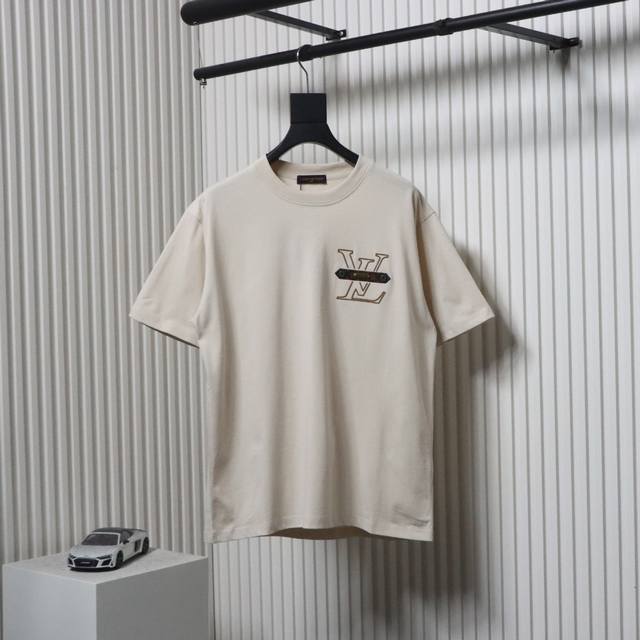 Louis Vuitton 路易威登 25Ss 胸口字母印花老花皮牌短袖 Lv新款T恤短袖 采用260G纯棉面料 上身舒适透气 16针高密度缝线加固领口与袖笼