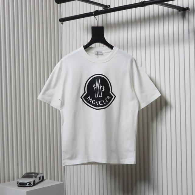 Moncler 蒙口 25Ss 烫画Logo短袖T恤面料采用定制240G 26支特滑双股精棉平纹高密无尘全棉布料 前幅高密度加厚 走线平整 代工品质 全套定制辅