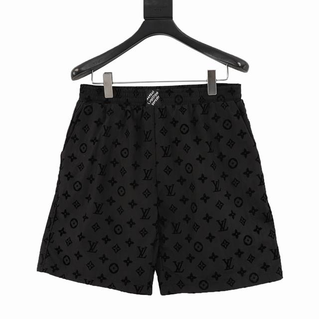 louis Vuitton 路易威登 Monogram植绒印花短裤 男士时尚休闲夏日沙滩套装 路易家族的新高端 细节品质永远的那么完美无瑕 创意设计层出不穷 今