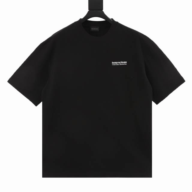 balenciag 巴黎世家 新款年份限定几何图形Logo字母T恤 本款T恤延续了巴黎家经典款的简约与大方 黑银拼色字母印花设计适穿洋气不落俗 面料是原版定制的