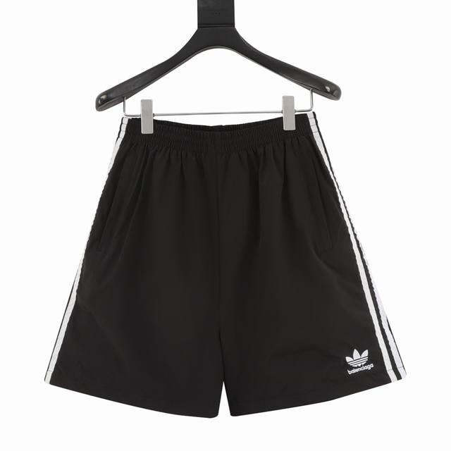 balenciaga & Adidas 联名刺绣三叶草短裤 高密度柔软梭织面料 面料特殊固色处理 进口田岛刺绣 定制Ykk五金 外贸大厂代加工 做工走线完美无瑕