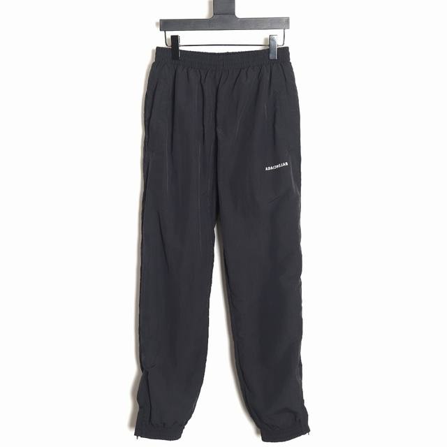 balenciaga 巴黎世家 24Ss 反向字母长裤 巴黎反转字母小刺绣长裤 24春夏新款 巴黎为数不多正常版型的运动长裤 反转的刺绣Logo设计 全身多处拉