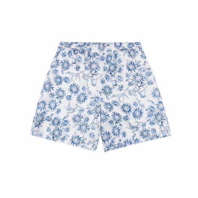 dior 迪奥 青花瓷风满印短裤 采用真丝面料 亲肤的同时衣服更也更显质感 男女同款全新美学灵感趣味设计,渠道性质精品 让整体造型设计更加优雅时尚 今夏最火系列