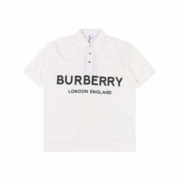burberry 巴宝莉 胸前双排字母短袖polo衫 衣领为双系统提花定织扁机制成 有弹性 不变形 衣服全部原生布捆边 前胸双层面筒 无明线 无散口 袖口 前胸