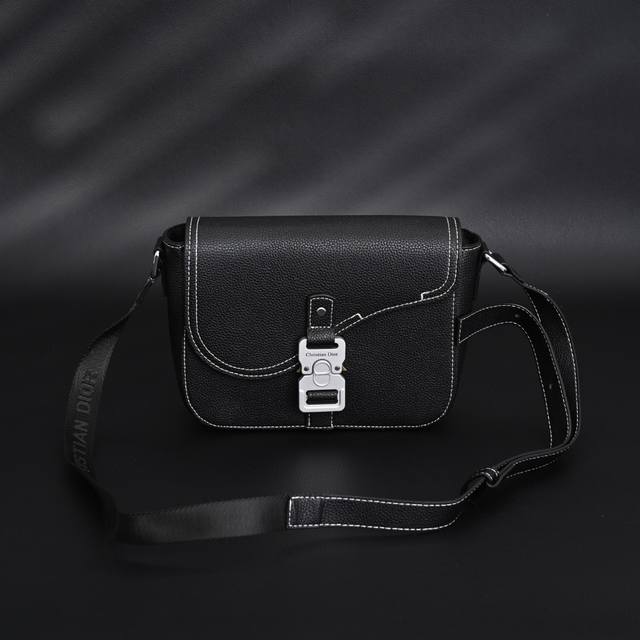 dior迪奥Cd Oblique 锁扣牛皮革马鞍包信使包斜挎单肩包 topdior单肩包热销榜第2名 迷你马鞍包 附肩带 米色和黑色 Dior Oblique