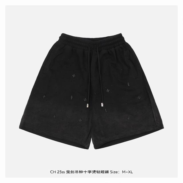 chrome Hearts 克罗心 25Ss 宝剑吊钟十字烫钻短裤 灵感源自八十年代复古 采用定制面料制作而成 官方同款 面料经过同缸染色工艺处理 手感舒适柔软