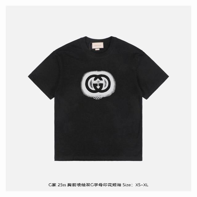 gucci 古驰 25Ss 胸前喷绘双G字母印花短袖 面料采用230克重精梳棉 定制32支1*1螺纹 成衣两遍水洗处理 面料舒适亲肤无异感 定制定染面料 纺织密