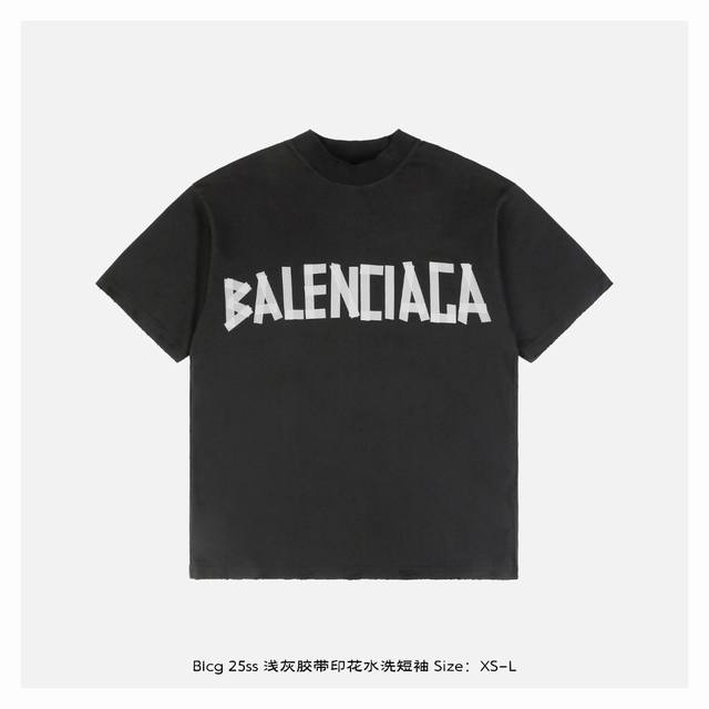 balenciaga 巴黎世家 25Ss 浅灰胶带印花水洗短袖 -正确版本 后幅胶带印花采用透明白 能透见布的印花 洗水难度特别大 -前幅印花的B字母偏左下 并