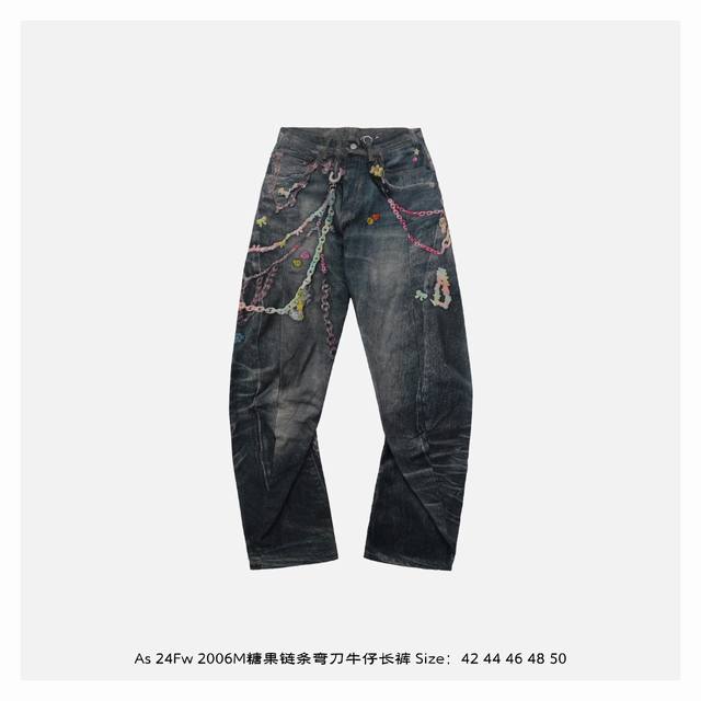acne Studios 24Fw 2006M糖果链条弯刀牛仔长裤 这款裤子不属于真的牛仔裤 表面的牛仔斜纹和水洗泼墨全部以印花工艺呈现非常逼真 裤子采用纯棉米
