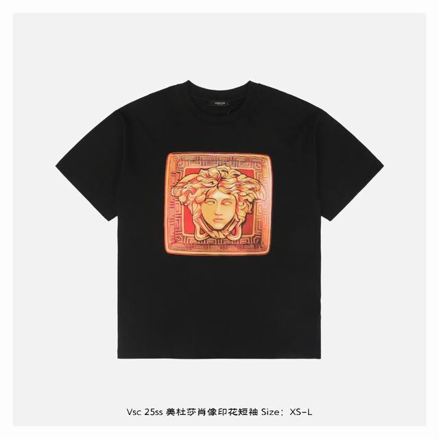 versace 范思哲 25Ss 美杜莎肖像印花短袖 面料采用230克重精梳棉 定制32支1*1螺纹 成衣两遍水洗处理 面料舒适亲肤无异感 定制定染面料 纺织密