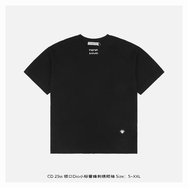 dior 迪奥 25Ss 领口Dio小标蜜蜂刺绣短袖 面料采用230克重精梳棉 定制32支1*1螺纹 成衣两遍水洗处理 面料舒适亲肤无异感 定制定染面料 纺织密