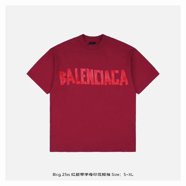 balenciaga 巴黎世家 25Ss 红胶带字母印花短袖 独家定制胚布由纱线开始重构编织系统 抛弃工业化量产面料 全球唯一染缸成就顶级显色工艺 经光学仪器实