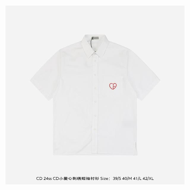 dior 迪奥 24Ss Cd小爱心刺绣短袖衬衫 本款衬衣采用棉质珠地布精心制作 经典简约设计搭配 清爽色调 以几何图案魅力与浪漫风格突显 Dio品牌首字母 贴