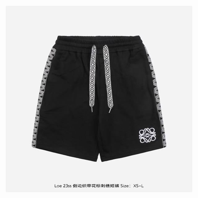loewe 罗意威 23Ss 侧边织带花标刺绣短裤 面料采用380克重精梳棉 两遍水洗处理 面料舒适亲肤无异感 定制定染面料 纺织密度高 垂感佳 不易变形 厚织