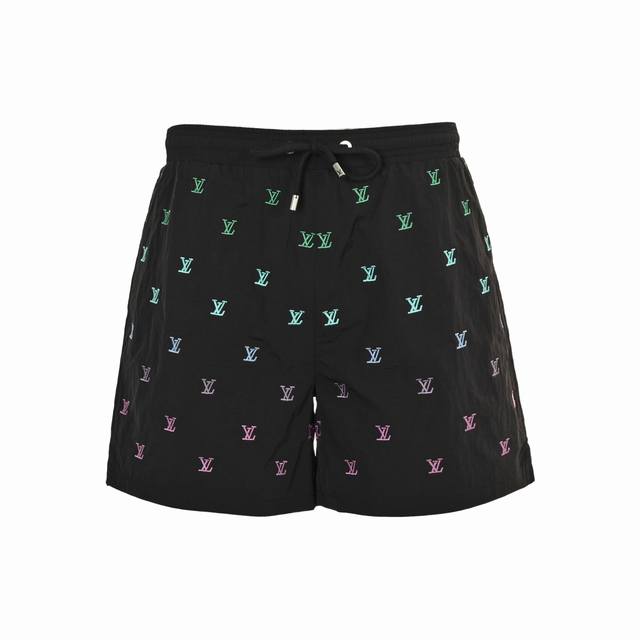 louis Vuitton 路易威登 25Ss 全幅老花渐变刺绣短裤 lv新款沙滩短裤选用科技面料塑造侧开衩设计 再以刺绣工艺赋予全幅 Lv Blason 标识