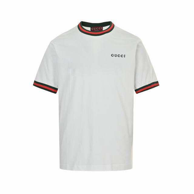 gucci 古驰 25Ss 红绿领条G字母刺绣短袖 原版购入开发 采用15S精棉平纹面料230G 采用精梳工艺处理的棉纤维制成的平纹织物 相对于普通棉布而言 它