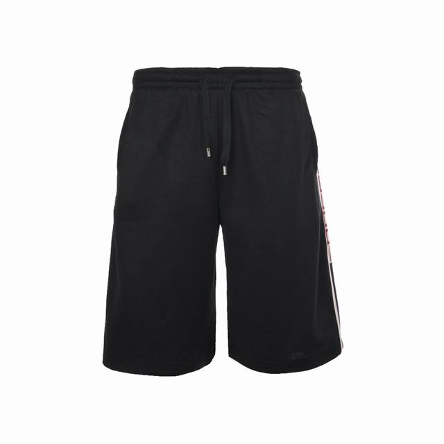 gucci 古驰 经典织带短裤 第一时间5900购入Zp开版 潮流瞬息万变 经典永不过时 此款为旧款经典无扣校服款式 无扣款式对比侧边有扣款式又具有夏天运动性